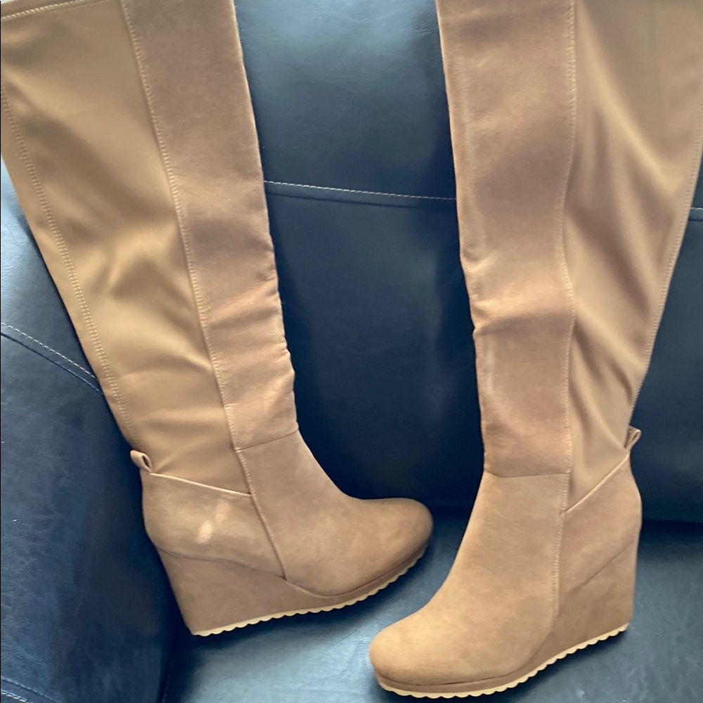 Stylish Tan Wedge Boots for Women